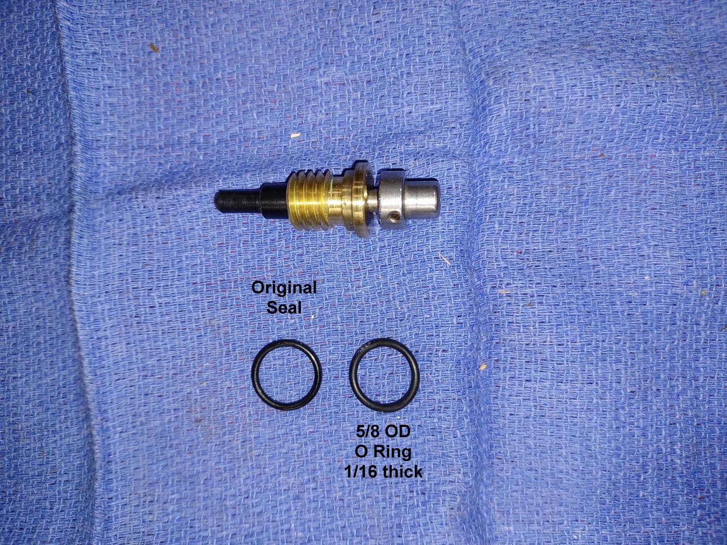 11b Valve core with seal and O ring - text (Large).jpg