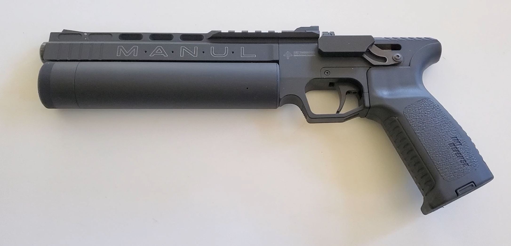 manulairpistol.JPG