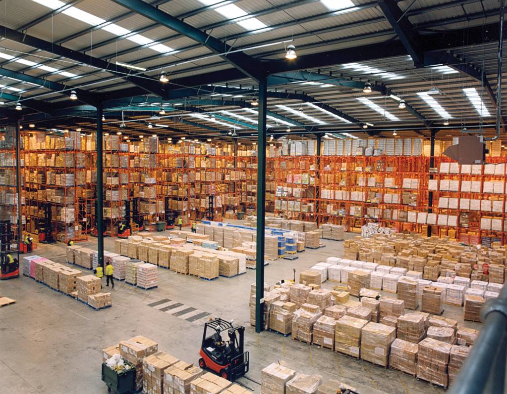 Modern_warehouse_with_pallet_rack_storage_system.1612567515.jpg