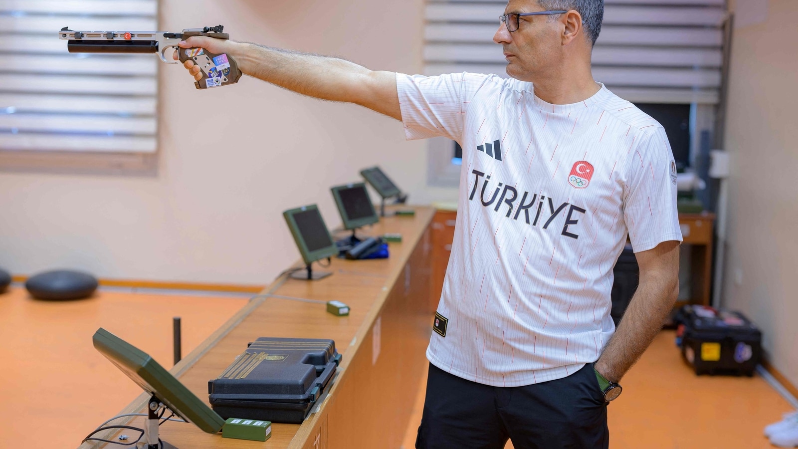 Yusuf_Dikec_Turkish_Shooter_Viral_Stance_Olympics_1725325222512_1725325222761.jpg